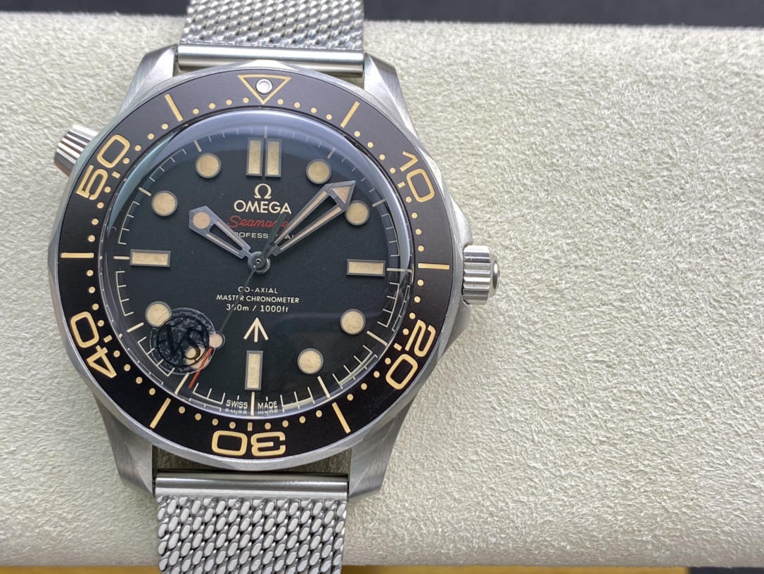 Omega Seamaster Diver 300M Co-Axial Master Chronometer 42mm Titanium