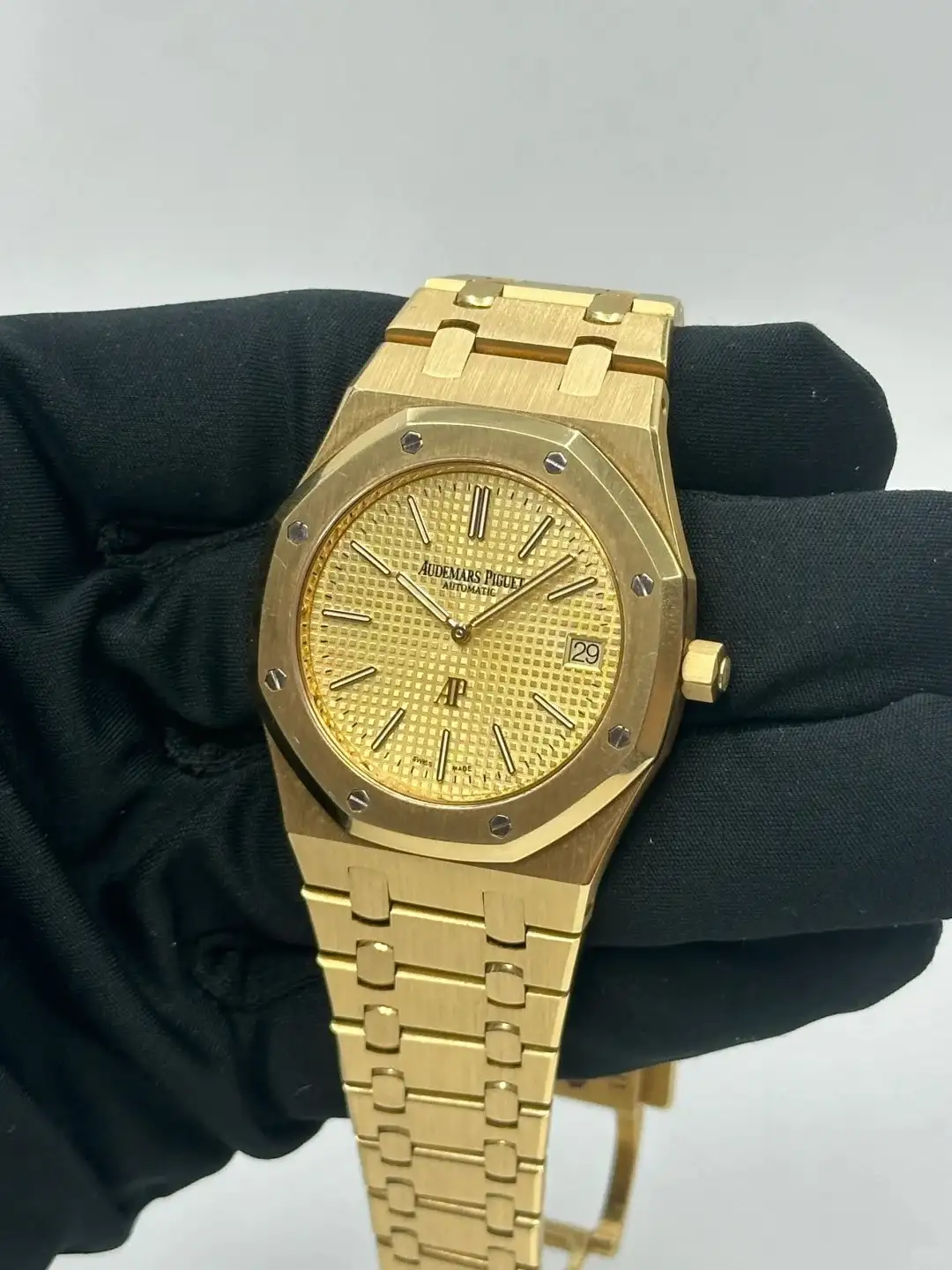 Audemars Piguet Royal Oak Jumbo Extra-Thin Gold 15202BA.OO.1240BA.02 - view 3